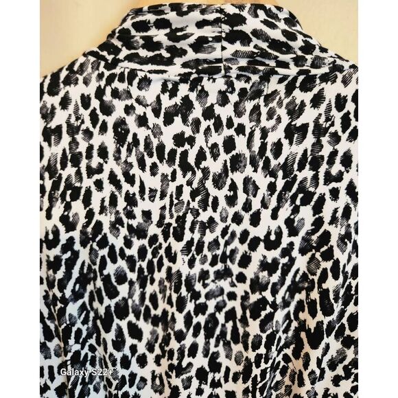 F31 Notations leopard print blouse petite - Picture 10 of 11